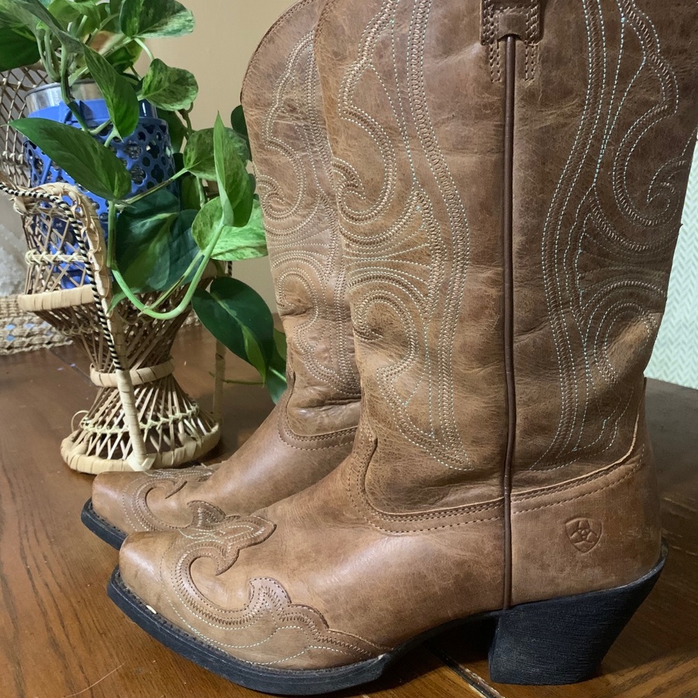 Women Ariat Boots 8B